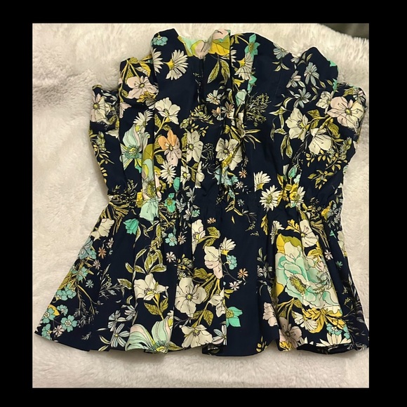 BEAUTIFUL ANTHROPOLOGIE FLORAL TOP - Picture 4 of 5